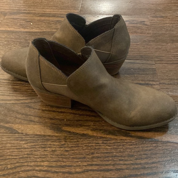 me too Booties - Picture 2 of 4